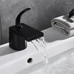 Rubinetti per lavandino del bagno Rubinetto per lavabo Rubinetto per WC a cascata dorato con montaggio su piano e acqua fredda