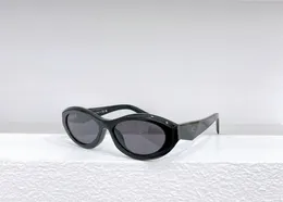 Schwarze Cat-Eye-Sonnenbrille P26 für Damen. Modedesigner-Sonnenbrille, geeignet für kleine Gesichtsformen. Ovale UV400-Sonnenbrille für Herren und Damen. Mit Box