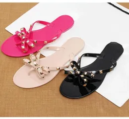 2019 fashion women sandals flat jelly beach shoes summer rivets slippers Thong sandals nude7441205