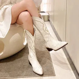 Buty sepatu bot wanita setinggi lutut putih musim gugur dingin retro gaya barat berjalan nyaman unuk ukuran besar 41 230922