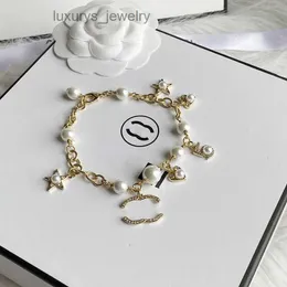 Bracciale di gioielli firmati Bracciale di design Braccialetti con ciondoli di lusso per bracciali da donna perle ornamenti di tendenza moda braccialetti Regali di compleanno per feste