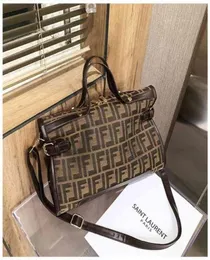 2022 Factory Whole New France Paris bag women039s highcapacity Mommy handbag Single Shoulder Messenger fashion versatile c8372072