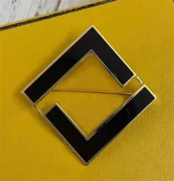 Women Black Men White Brooch Designer Pins Gold Letter Pins Broochrs For Suit Dress Pins For Party Nice Gift Fashion Designer Jewe7717603