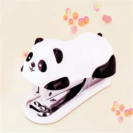 Grampeadores 1 pcs Panda dos desenhos animados Mini Grampeador material escolar escritório papelaria clipe de papel encadernação 230923