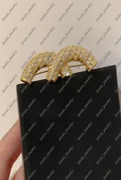 Broche de designer clássico com letras duplas incrustadas de diamantes, joias de luxo inteiras com caixa LC158415123