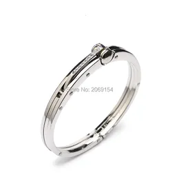 Bracciale rigido in metallo per uomo Gioielli con ciondolo Design braccialetto in acciaio inossidabile Catena a maglie Marchio di moda per regalo Colore nero 230923