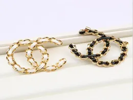 Marca de luxo designer dupla carta pinos broches feminino ouro prata artesanal couro metal broche terno pino clássico festa casamento j3141443