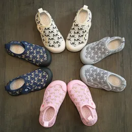 Кроссовки Miqieer, детская обувь, летние детские кроссовки с дышащей сеткой, повседневные туфли для мальчиков и девочек с надписью в помещении и на открытом воздухе 230922
