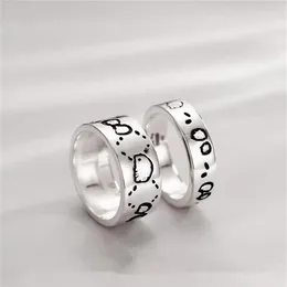 2023 Luxurys Designers Band Rings Fashion Men Lemhods Titanium Steel Engraved Letter Pattern Lovers Jewelry狭いリングサイズ5-11 Z242O