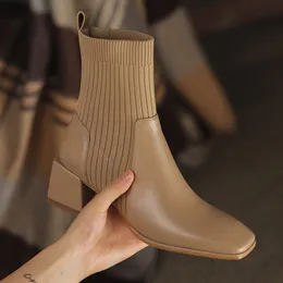 Caviglia autunno inverno 820 calze scarpe modalità di moda di grandi dimensioni 42 stivali corti a maglia da donna scivolano su tacchi alti botas de mujer 230923 a