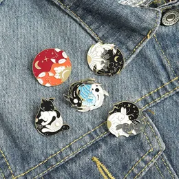 Europejskie broszki ze stopu zwierząt Fox Animal Gold rybka szkliwa szpilki Pins unisex plecak kołnierz miękki pin akcesoria 1936