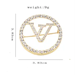 Luksusowa marka projektant liter Pins broszki kobiety 65 -styl złoty srebrny kryształowy perłowy kryształ kramyka klamra broszka broszka godna ślubu 263J