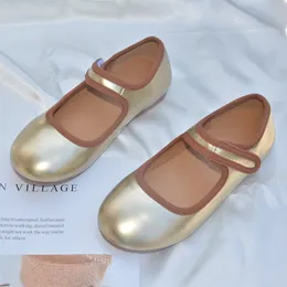 أحذية رياضية أحذية رياضية غير رسمية Schoenen Zapatos Informales Mary Janes 2023 Champagne Children Shoes for Kids Caramel Trim 230922