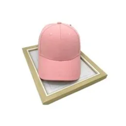 シンプルで汎用性の高いピーク野球帽の手紙帽子温かい風の湾曲した軒先の帽子刺繍