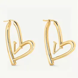 V Letter 18K Gold Heart Hoop Earrings Classic Titanium Steel Designer Jewelry Fashion Woman Stud Earrings213S