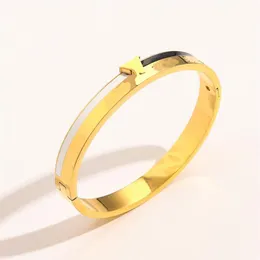 Högkvalitativ designer rostfritt stål charmarmband mode män kvinnor märkes bokstav stål tätning annulus armband lyxguld plat2381