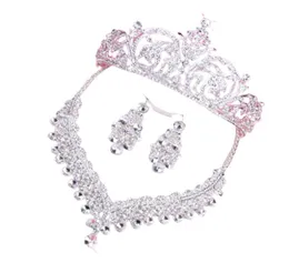 2019 neue durchbohrte Ohrringe Halskette Krone dreiteilige Strass Hochzeit Schmuck Set Krone Kopfbedeckung Tiaras Frauen Bankett Braut Acc5178567