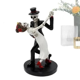 Dekorativa föremål Figurer Sugar Skull Par Statue Bride and Groom Figurine Mini Harts Collections for Home Office Bar Decors Christmas 230923