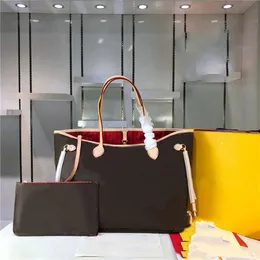 女性新しい三角形のショルダーバッグLuxurys Tote Shourdle Bag Pursesデザイナーの男性ハンドバッグクラッチ週末休暇旅行ファッションバッグn