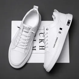 Scarpe eleganti Sneakers eleganti in pelle bianca Uomo Vulcanize Studenti Low Top Teen Boy Sneaker Tenis impermeabile Uomo 230923