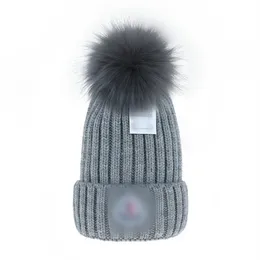 Luxo malha monclar verdadeiro hairball beanie designer feminino chapéu de lã carta marca de moda inverno hip hop engrossado chapéu masculino utdoor viagem esqui wearable t2
