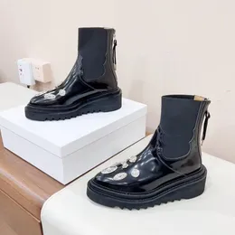 Botas de grife clássico moda apontou preto tornozelo botas luxuosa decoração rebite fundo plano botas chelsea com caixa