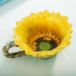 Muggar 150 ml kaffekoppar Creative Sunflower Ceramic Tea Set Home Decor med fjärilssked 230923