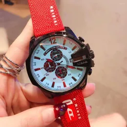 WristWatches Męski kwarc funkcjonalny Chronograf Wszystkie ręce są normalnym wysokiej jakości prezentem dla mężczyzn Watch