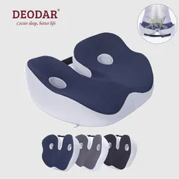 Kudde/dekorativ kudde Deodar Memory Foam Sit Bone Relief Seat Cushion för rumpa rygghamstringar HIPS Ischial tuberositet Minska trötthet för stol 230923