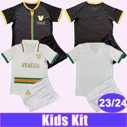 23 24 Venezia Kids Kit Futbol Forması Tessmann Johnsen Pohjanpalo Zampano Redan Modolo Evde Futbol Gömlekleri Kısa Kol Üniformaları