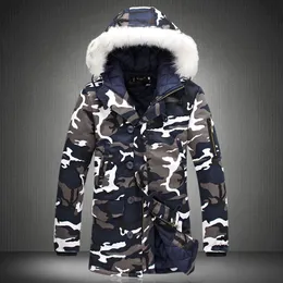 Mens Down Parkas męski futra kołnierz z kapturem Wadded Camouflage Military Medium Długie zimowe płaszcz zagęszczenie ciepła bawełniana kurtka 230923