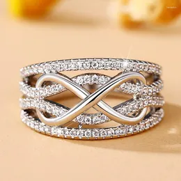 ウェディングリングHuitan Trendy Women Infinity Shaped Luxury Cubic Zirconia Gorgeous Bridal Band Engagement Party Jewelry