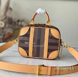 Womens Shoulder Bags Soft Travel Case BB Handbag Crossbody Handbag Leather Canvas Clutch Brown Black And White Checkerboard Chain Square Bag 50065 21cm L240