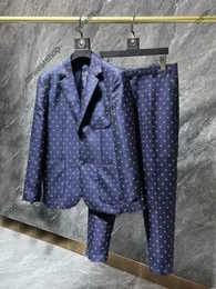 24SS Designer Mens Suits Blazers على الطراز الغربي للملابس الترفيهية رسالة الجسم المعاطف المعاطف الرجال