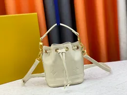 2023 Nowa torba designerska List dla kobiet skórzane wszechstronne torby na jedno ramię w torbie sznurka mini kubełko torba mody crossbody torebki 5a 5A