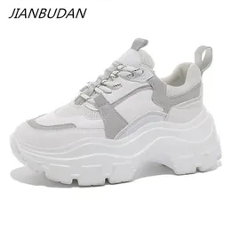 Hausschuhe JIANBUDAN Sneaker Frühling frauen turnschuhe Höhe Zunehmende weiß schwarz herbst Chunky Schuhe Atmungsaktive Freizeit 230925