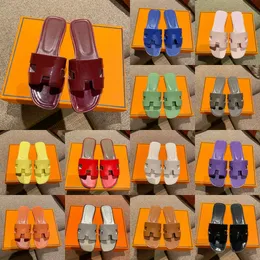 Designerskie kapcie Kobiety zjeżdżają żółty pomarańczowy czarny luksusowy sandał płaski klapki krokodyl skóra slajd ladies plażę letnie skórzane buty z pantoflem sandał