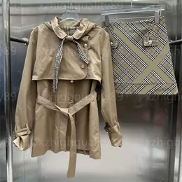 디자이너 2 피스 세트 여성 재킷과 스커트 슈트 세련된 긴 슬리브 후드 트렌치 코트 체크 무늬 짧은 스커트 여성 의류 디자이너 재킷