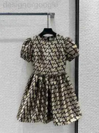 Grundlegende Freizeitkleider Designer 23SS Sommerkleider Damenkleid Damenbekleidung Vintage voller Jacquard-Blasenärmel plissierter Faltentaille Pompadourrock B6AO