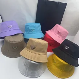 Designer-Wintermütze PRA Bucket Hat Herrenmütze Einfarbige doppelseitige Dreiecksmütze Italienisches Trendmodell bestickte Hutkassette mit breiter Krempe