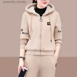 Women's Tracksuits Winter Thickened Lambswool Tracksuit Women Hooded Zip Up Sweatshirt Plus Velvet Pant Suit Casual Two Piece Set chandals jer L230925