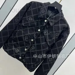 Kvinnorjackor Designerkläder Xiaoxiangjia 2023 Tidig Autumn New Slim Double Pocket Drop Shoulder Camellia Full Print Coat Xja9