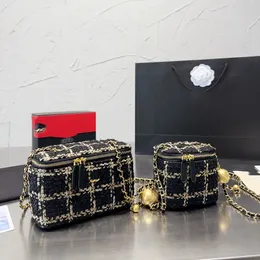 디자이너 여성 메이크업 가방 박스 Sacoche Woolen Wool Praplain Bag Hardware Metal Rass Luxury Handbag Matelasse Chain Crossbody Bags Cantle Gold Ball 20/26cm를 누릅니다.