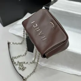 Şık kadın delisi çanta Under Emfil Bag Deri Elmas Dikkatli Gümüş Metal Toka Lüks El Çantası Matelasse Crossbody Bags Havaalanı Çanta Seyahat 20/27/30cm