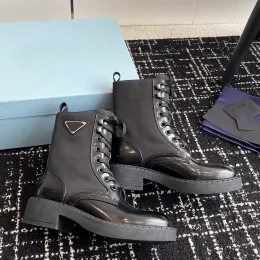 Designer-Stiefel für Herren und Damen, bequeme, geprägte Lacklederstiefel, Schwarz, Rosa, Elfenbein, Wintermode, Biker-Martin-Stiefel, modische Freizeit-Sneaker, Straßenmode