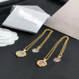 قلادات الأزياء الفاخرة للعلامة التجارية Crystal Pendant 18K Gold Chain Classic Style 2022 أحدث الموديلات النسائية المجوهرات هدية Mn2 -273W