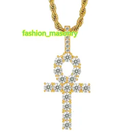 Collana con ciondolo a forma di croce ankh placcata in oro 18 carati con corda in moissanite ghiacciata in argento sterling 925