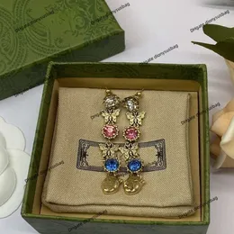 Brincos de joias de grife de luxo, novos brincos clássicos vintage com incrustações de diamante, pequena abelha pérola, elegante e moderno para mulheres