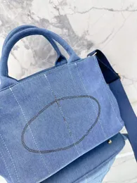 Großhandel Luxus-Designermarken Einkaufstaschen Damen Triangle Label Wasserdichte Freizeit-Reisetasche Große Kapazität Denim-Einkaufstasche Mama Damen Schulterhandtasche 2023