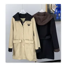 Designer-Damenmantel, Damen-Windbreaker-Mantel, langes Panel, Dreieck-Logo, Schnürung, Taille, gerade Kapuze, Designer-Mantel, Herbst, warm, Khaki, Freizeitmantel, Damenbekleidung